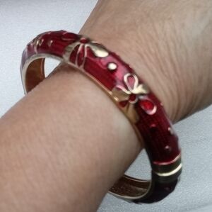 Vintage JTF Hinged Bangle Bracelet With  Red Enamel & Gold Tone Floral Motifs